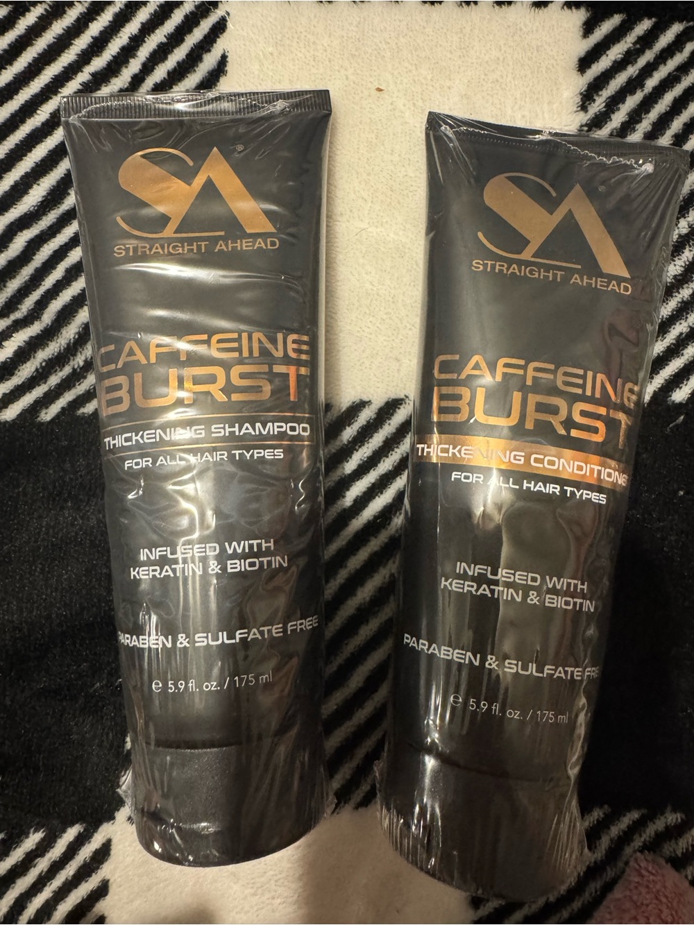 Straight Ahead Caffeine Burst Thickening Shampoo - Black